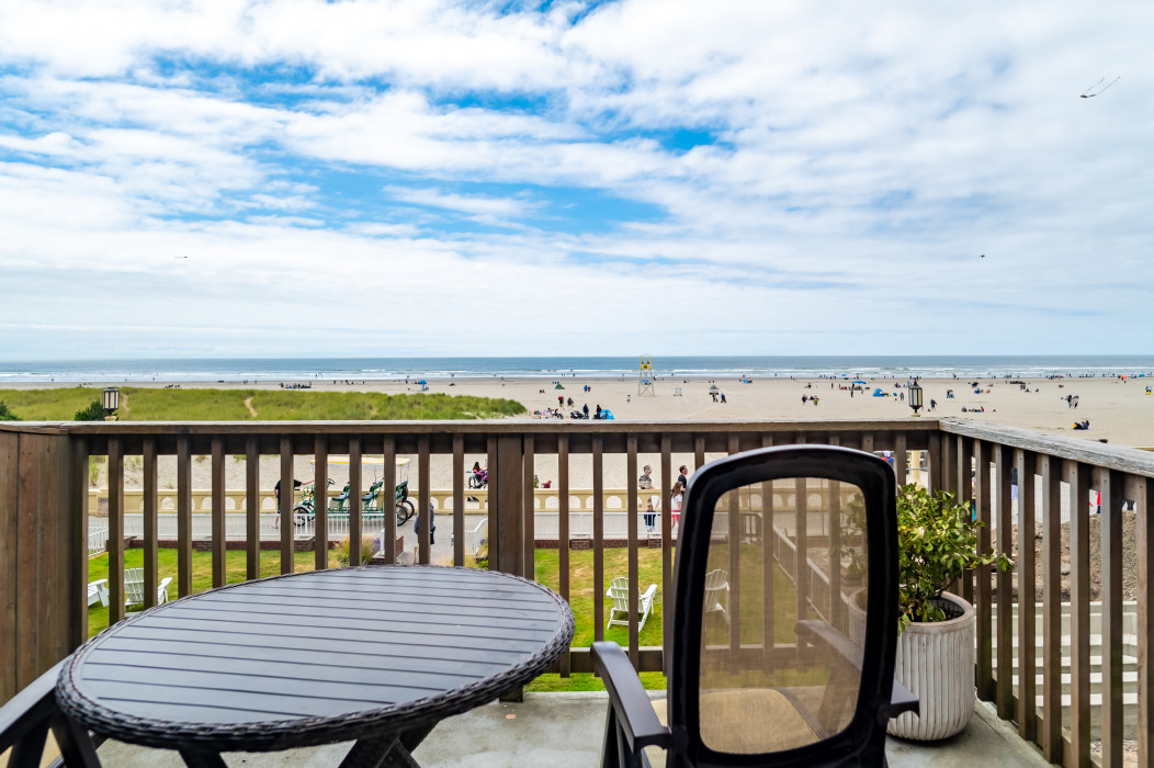 OCEANFRONT KING SPA SUITE WITH FULL SOFA SLEEPER